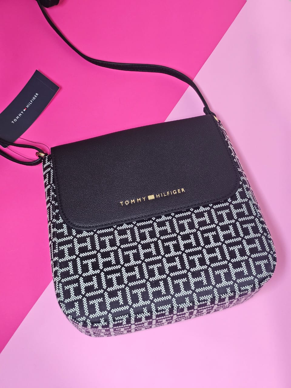 TOMMY MANOS LIBRES COLOR NEGRO CON BLANCO PARA MUJER